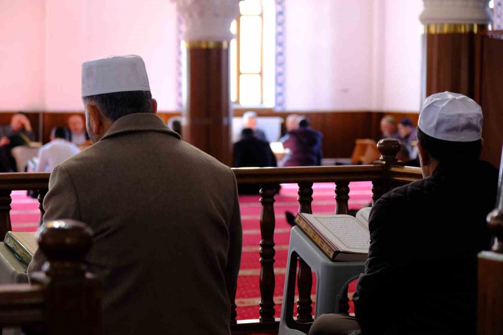 Van’da asırlık mukabele geleneği sürüyor