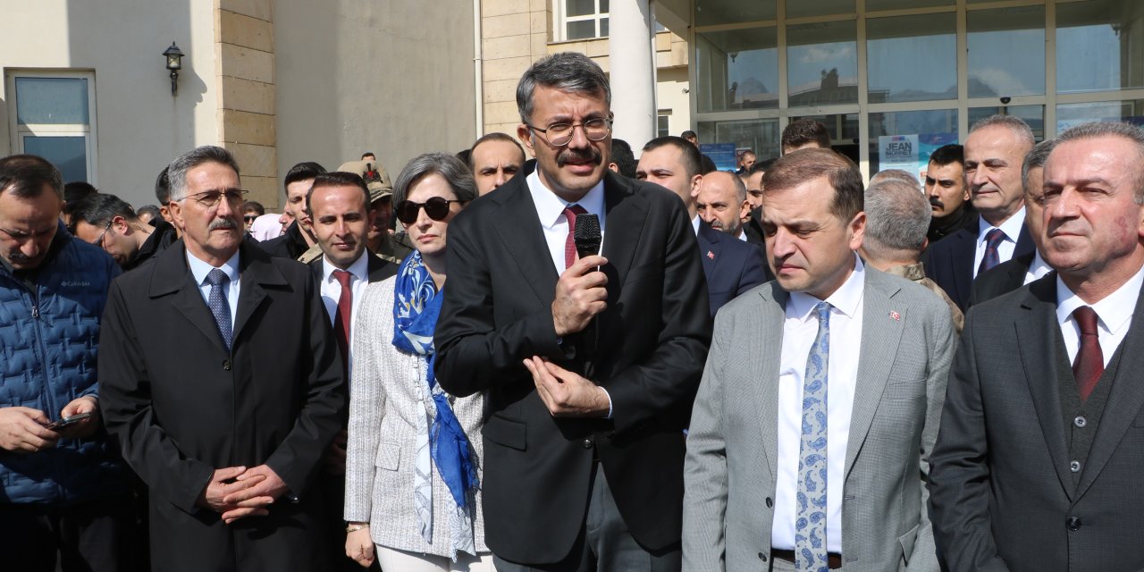 Bakan Yardımcılığına atanan Ali Çelik, Hakkari'ye veda etti