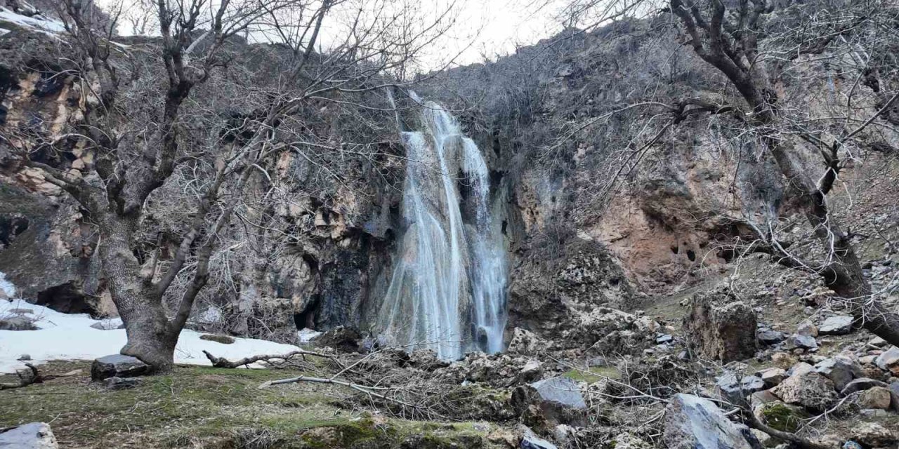 Şırnak’ta kar eridi, şelaleler coştu