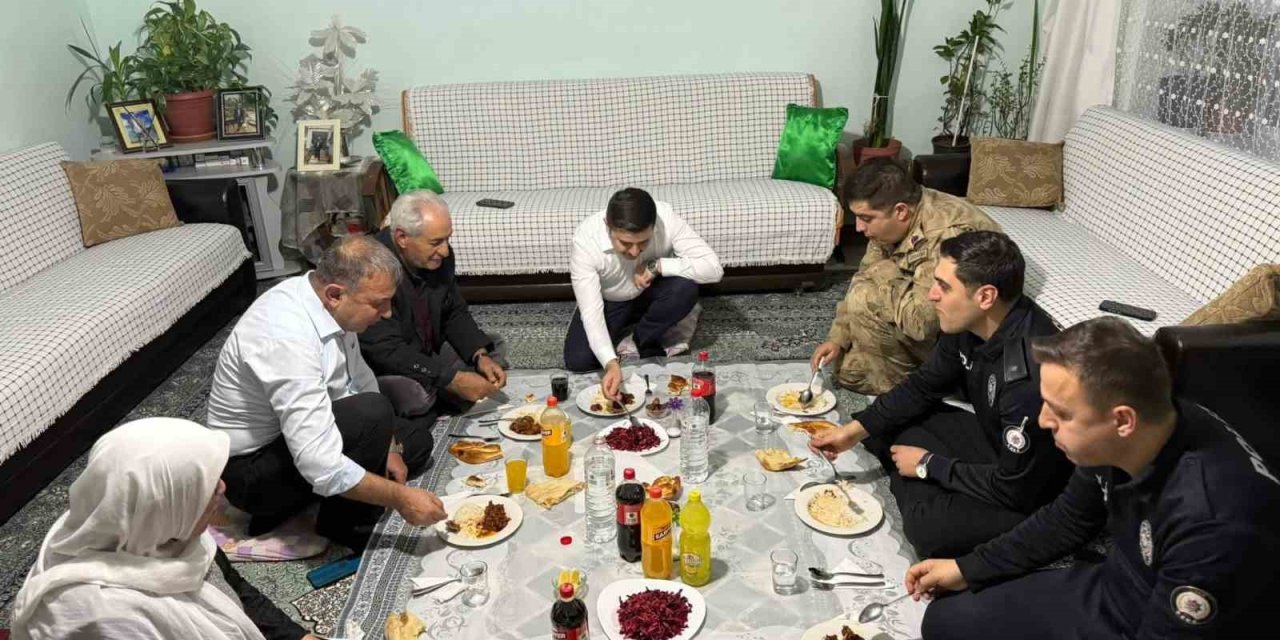 Özalp Kaymakamı Bulut, Çakmaklı ailesinin iftar sofrasına misafir oldu