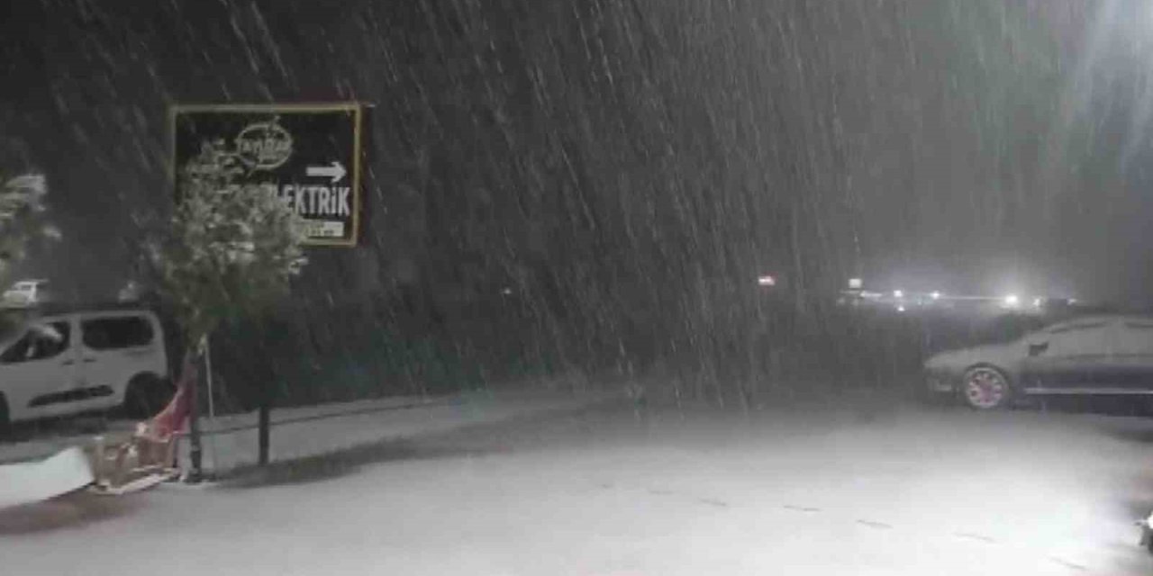 Silvan’da kar yağışı etkili oldu