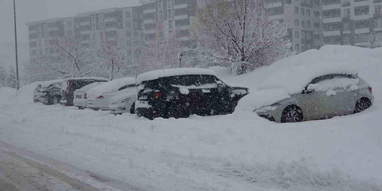 Bitlis’te 304 köy yolu ulaşıma kapandı