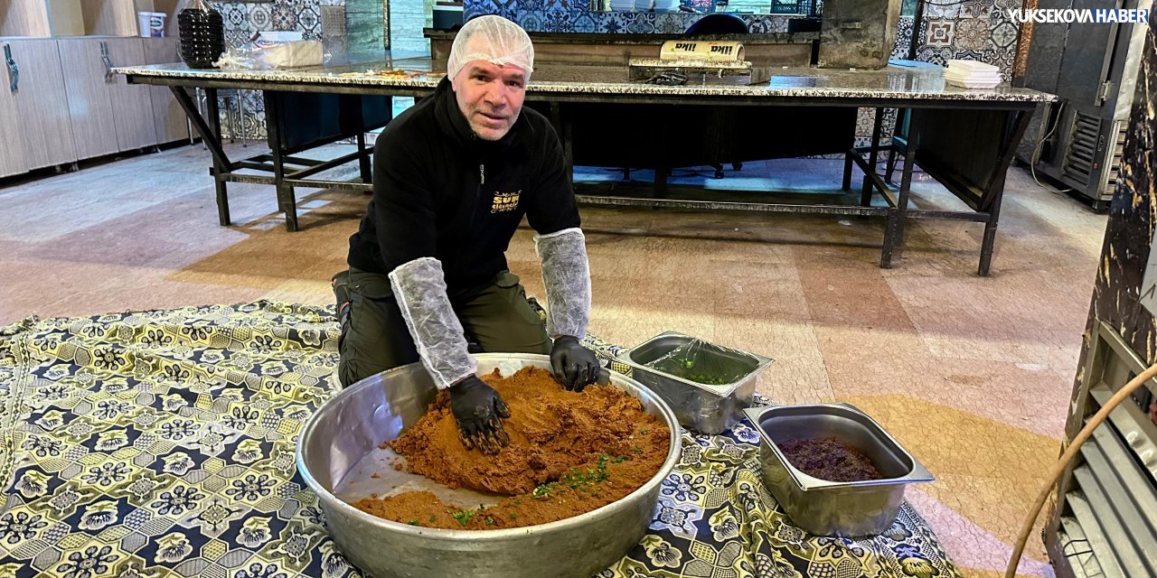 Yüksekova’da 26 yıllık ustadan çiğköftenin püf noktaları