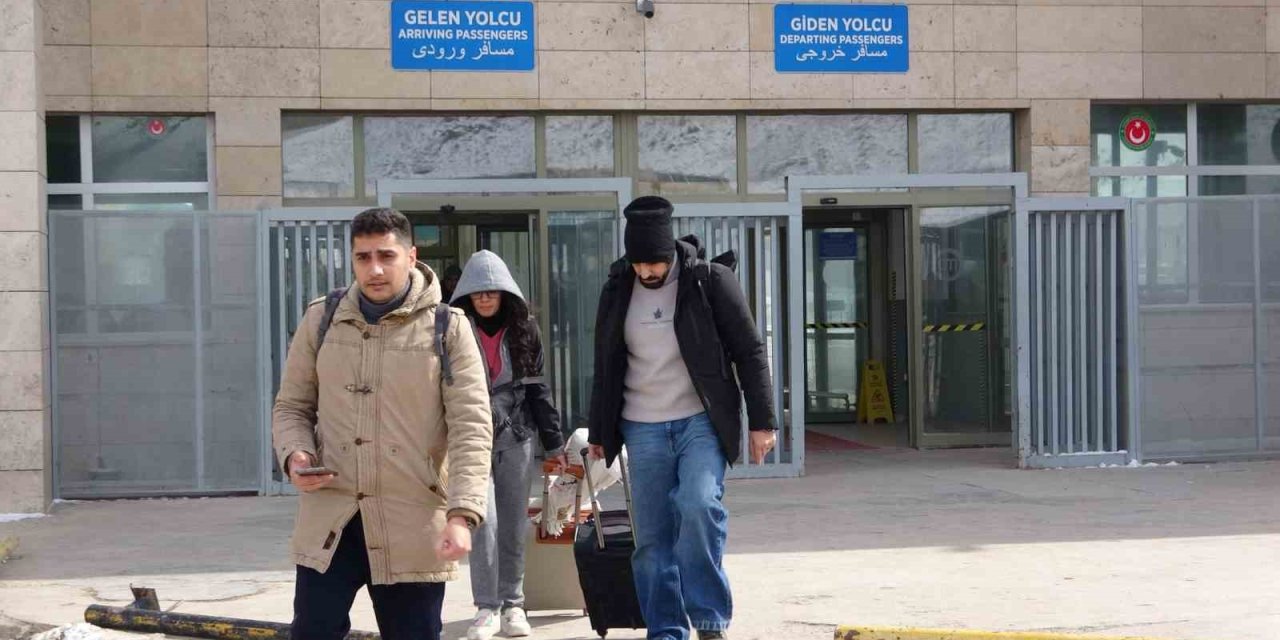 Van'daki Kapıköy Gümrük Kapısı’nda geçişler kontrollü sürüyor