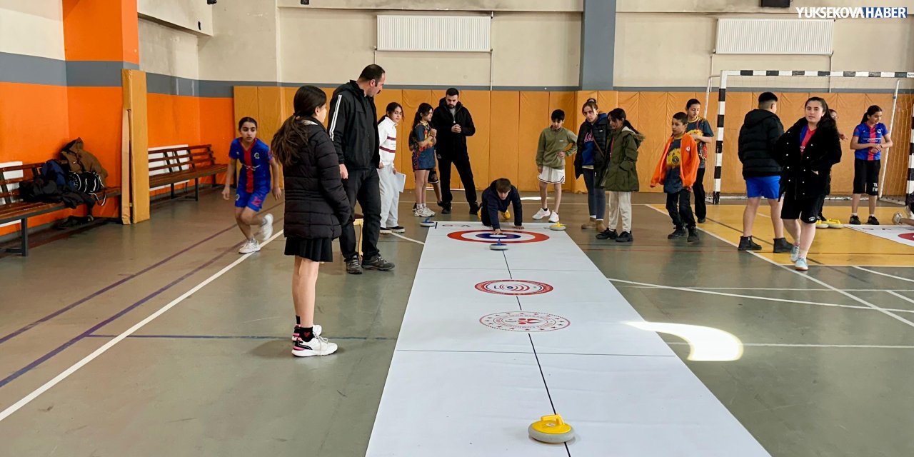 Yüksekova’da floor curling turnuvası tamamlandı