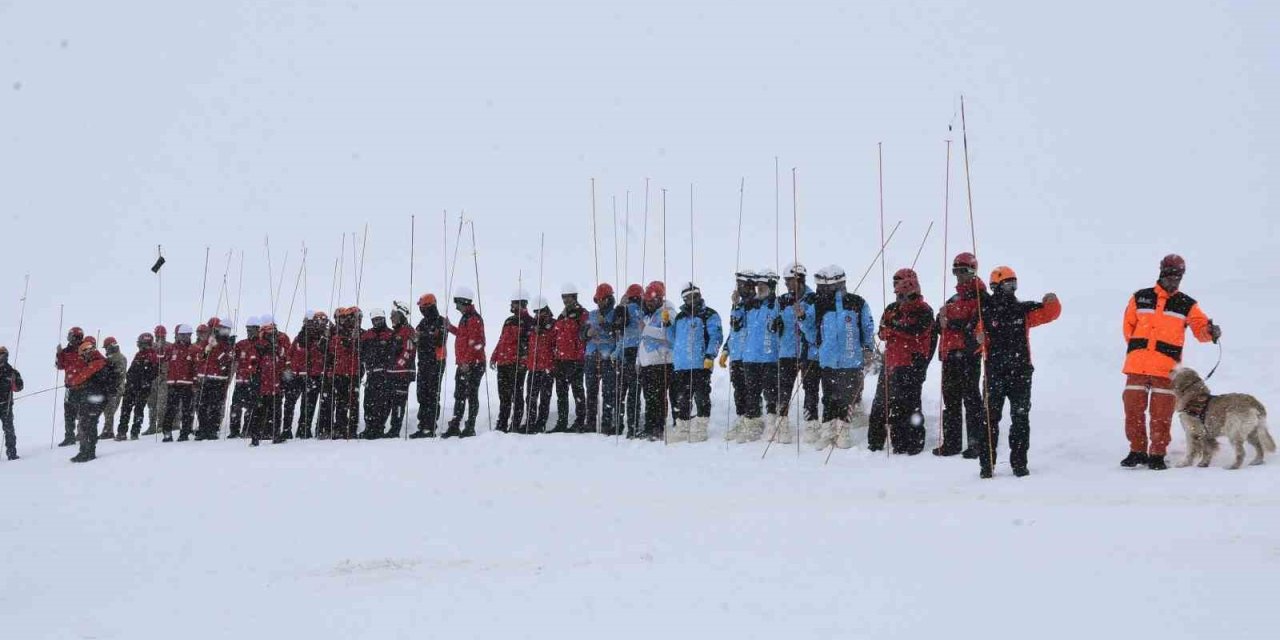 Bitlis’te çığ tatbikatı yapıldı
