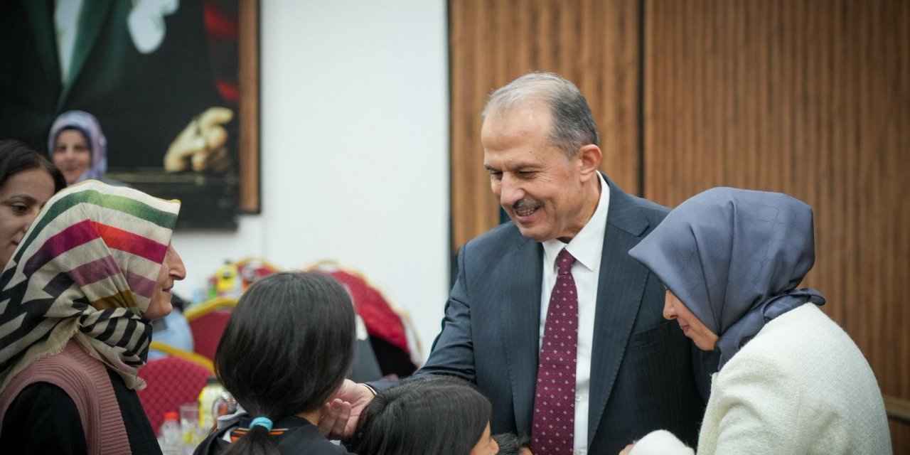 Hakkâri’de Dünya Yetimler Günü dolayısıyla iftar programı düzenlendi