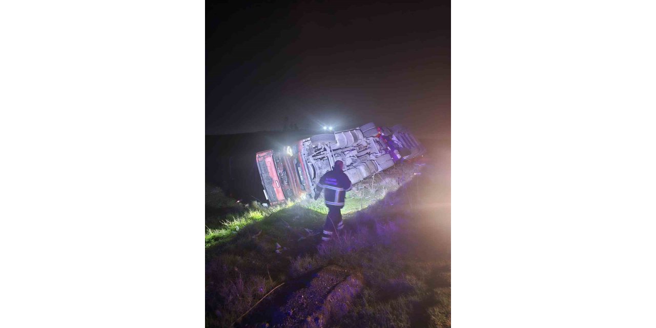 Mardin’de tır devrildi: 1 yaralı