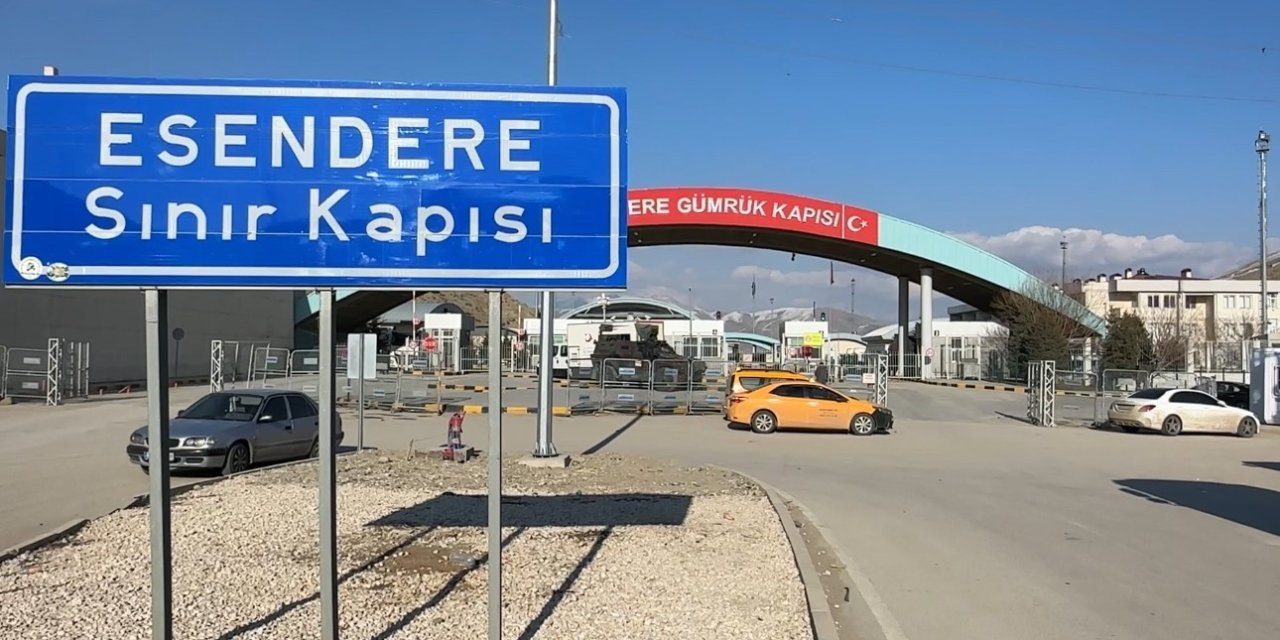 Esendere Sınır Kapısı’nda sessiz bekleyiş