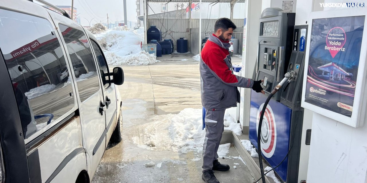 Artan akaryakıt fiyatları vatandaşı zorluyor: "Taksiciyi, nakliyecileri, gıda fiyatlarını… Her şeyi etkiliyor”