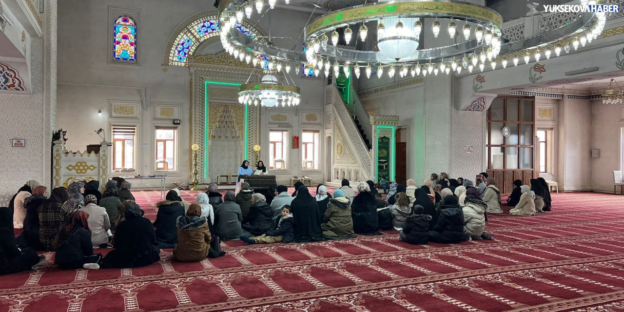 Yüksekova’da kadınlar günü kapsamında camide program düzenlendi