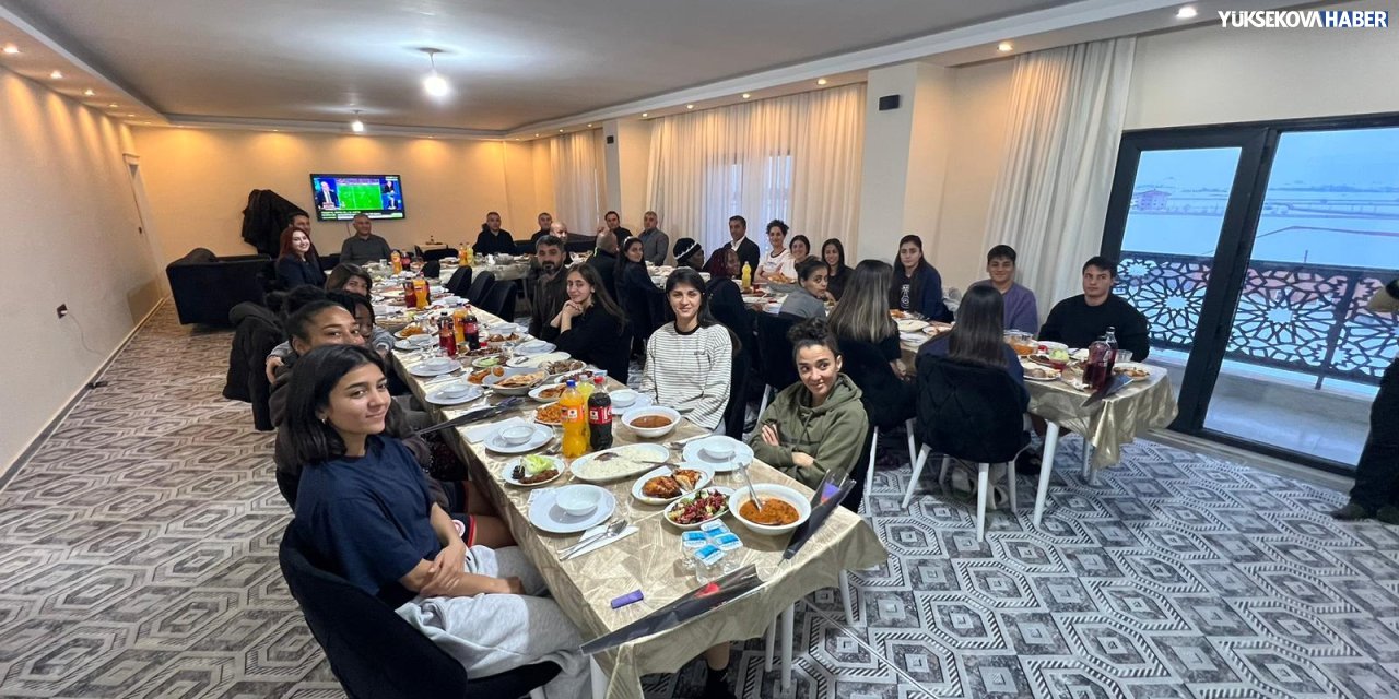 Yüksekova Spor Kadın Futbol Takımı 8 Mart’ta iftarda bir araya geldi