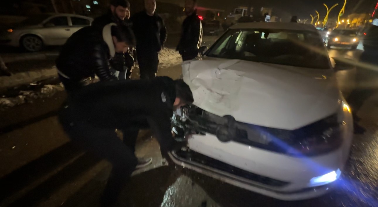 Yüksekova’da gizli buzlanma zincirleme kazaya neden oldu