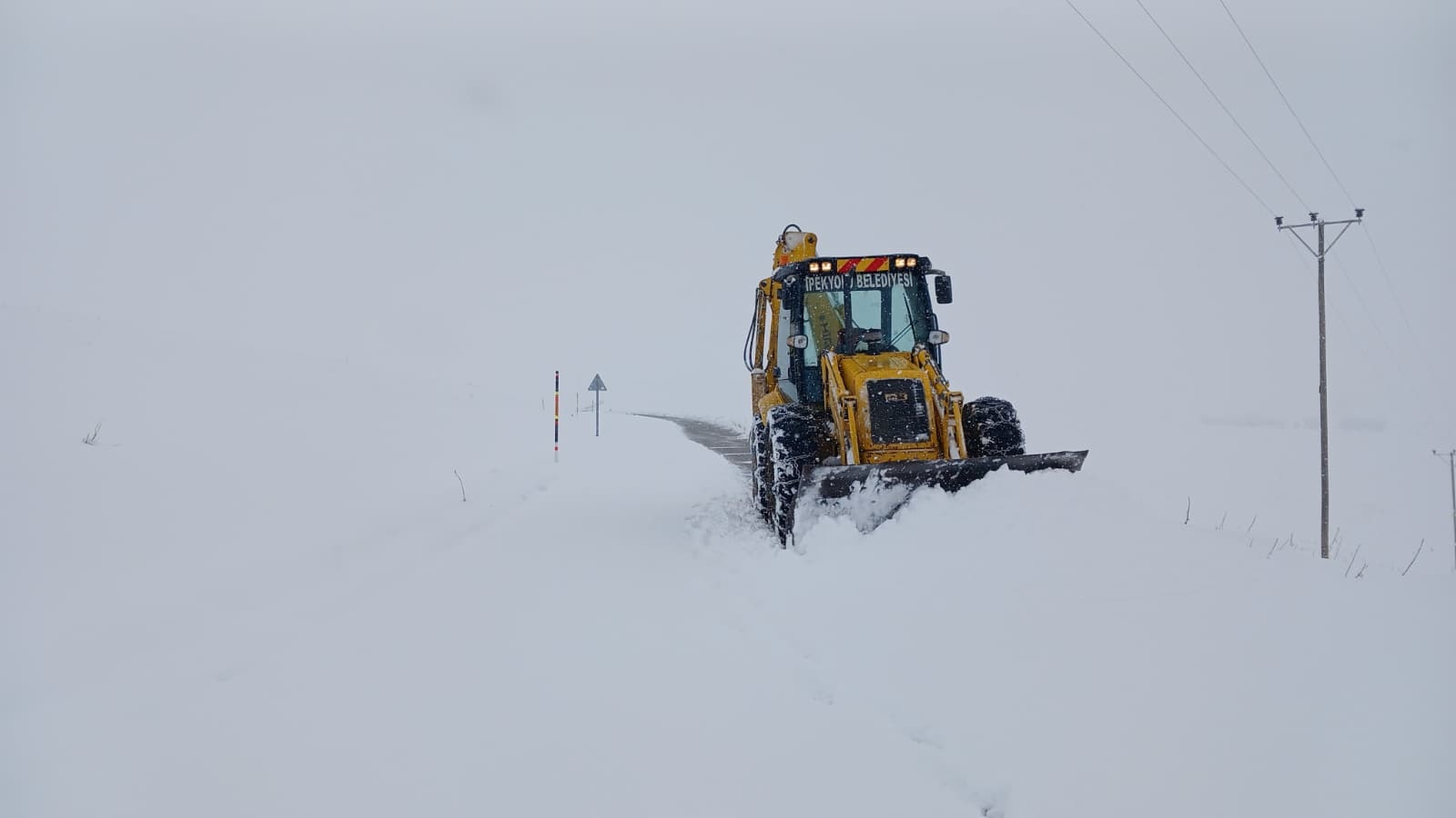 Van'da 216 yerleşim yerinden 157'si ulaşıma açıldı