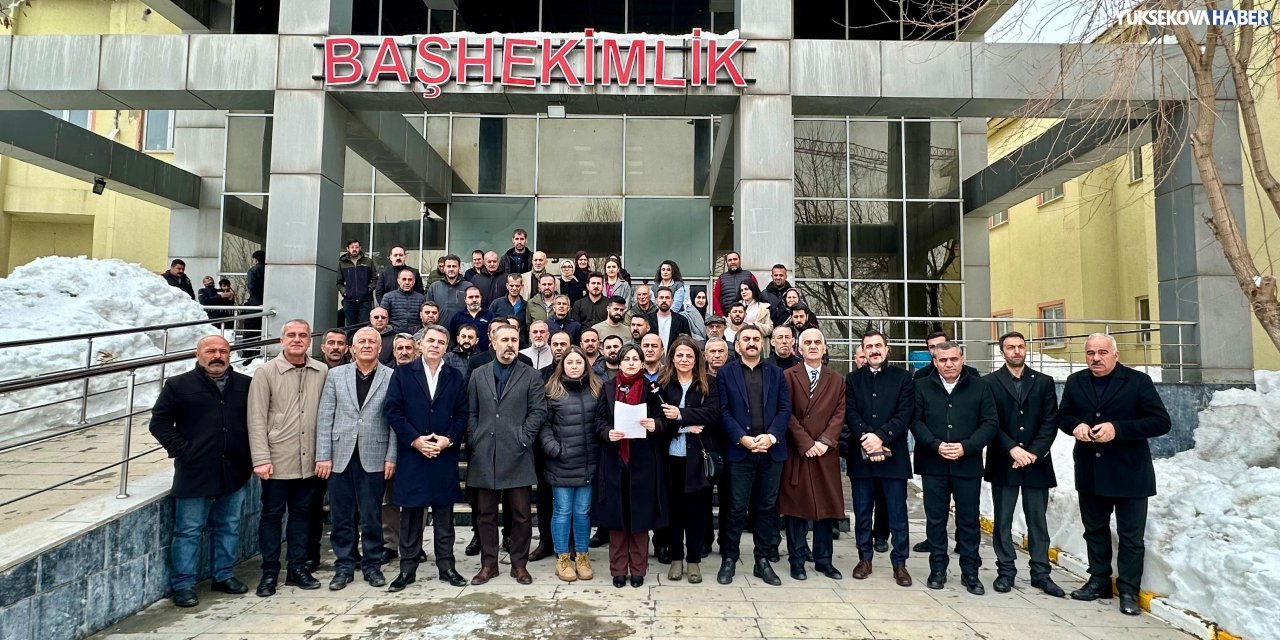 Yüksekova Devlet Hastanesi önünde anjiyo ünitesi talebi