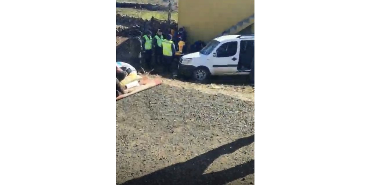 Diyarbakır’da araç evin duvarına çarptı: 2 yaralı