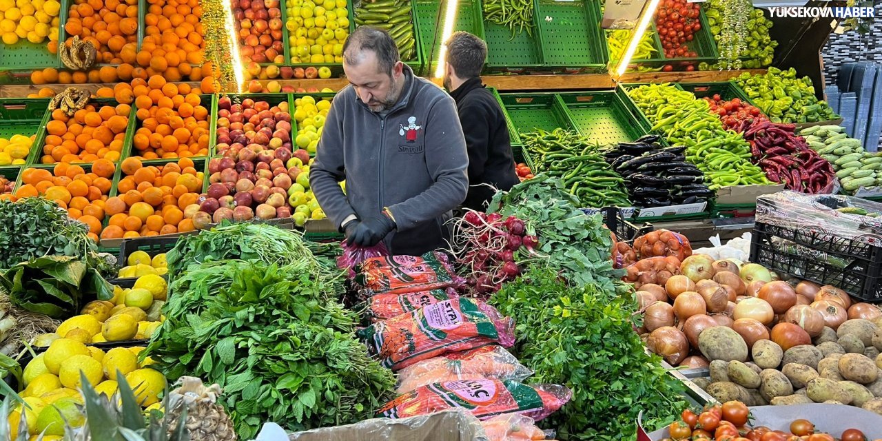 Yüksekova’da sebze ve meyve fiyatları cep yakıyor