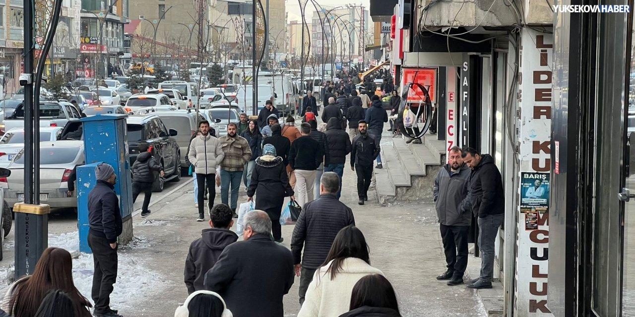 Yüksekova çarşısında Ramazan yoğunluğu