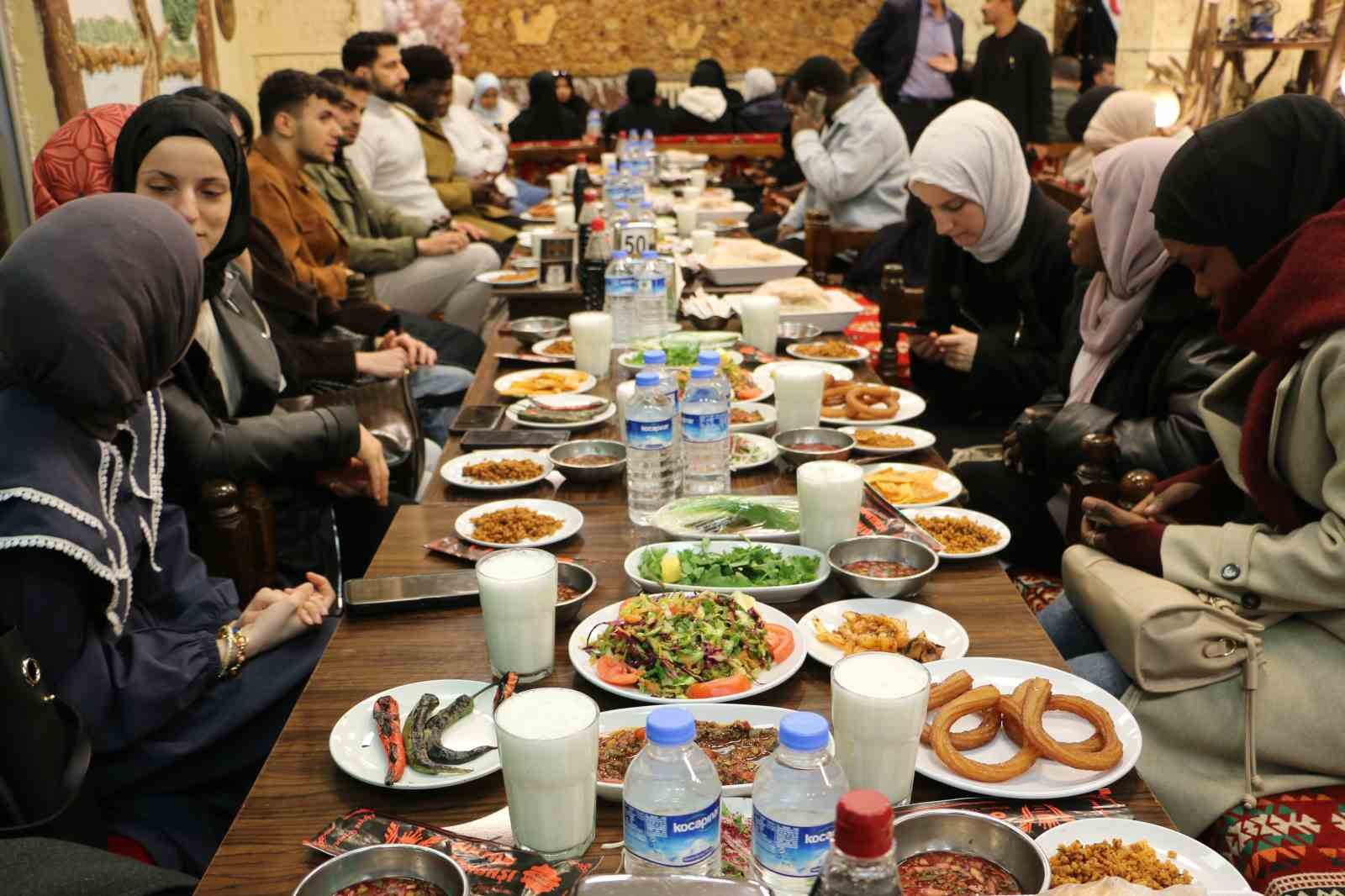 Diyarbakır Bismil Türkmenler Derneği iftar programı yapıldı