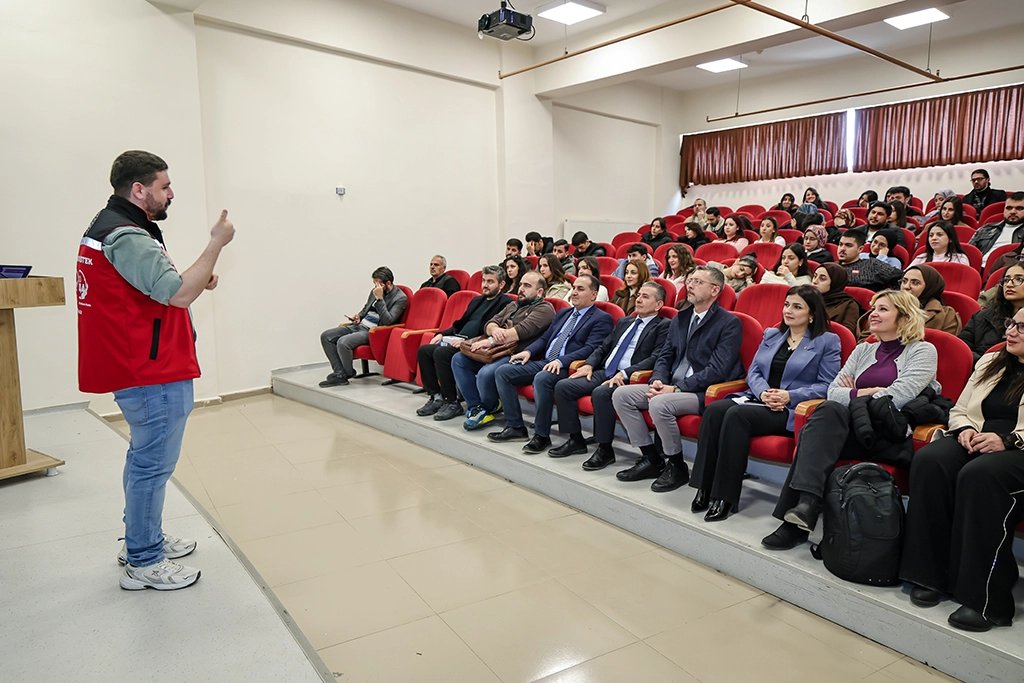 Hakkari Üniversitesi’nde "8 Mart Dünya Kadınlar Günü" kapsamında seminer