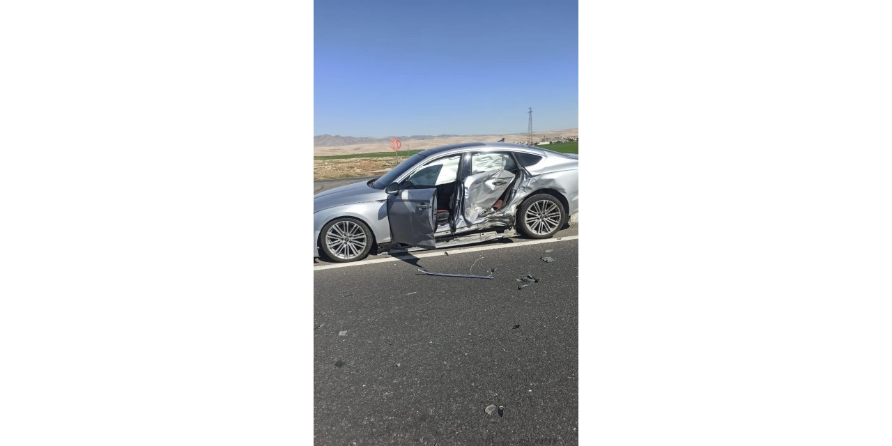 Mardin’de otomobiller çarpıştı: 3 yaralı