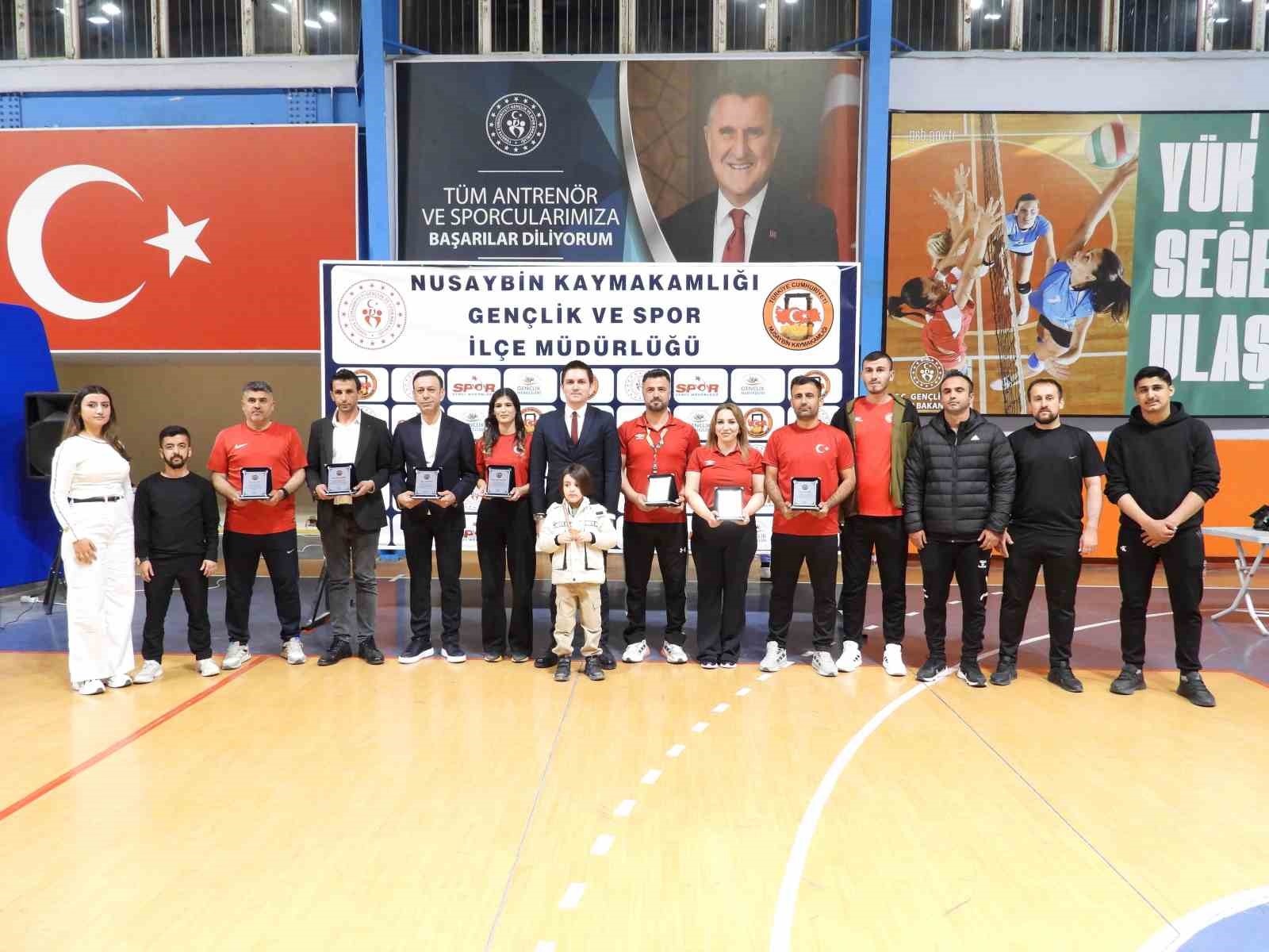 Nusaybin’de kurumlar arası voleybol turnuvası son buldu