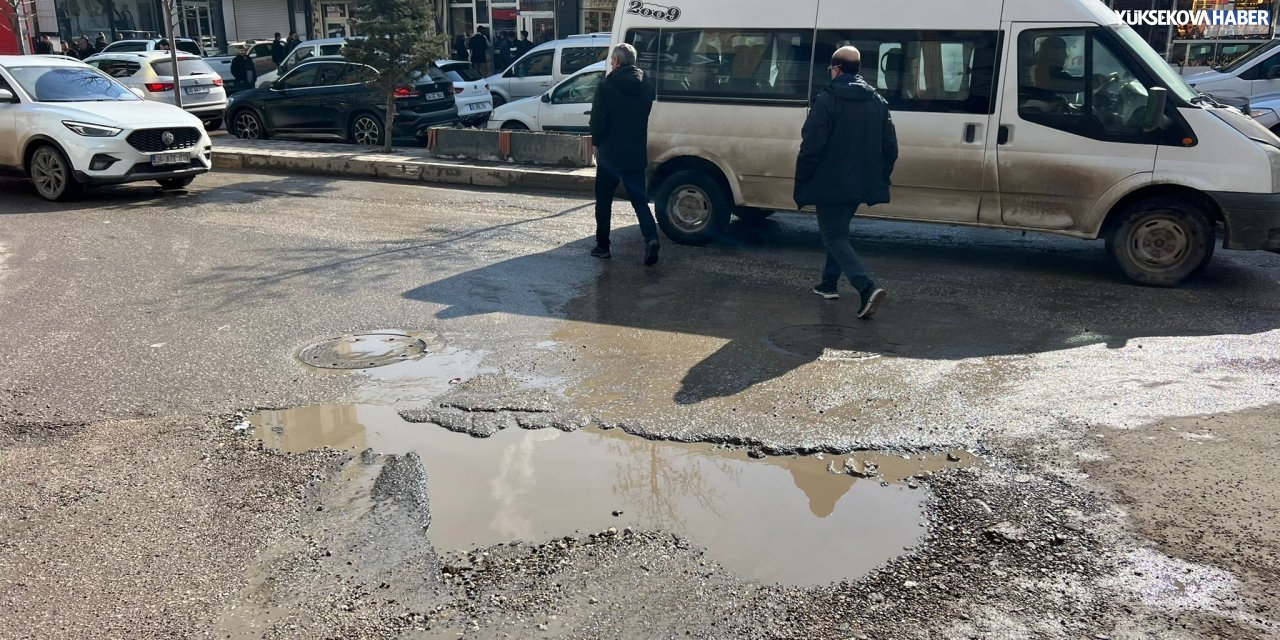 Yüksekova çarşı merkezindeki yollar asfaltlanacak