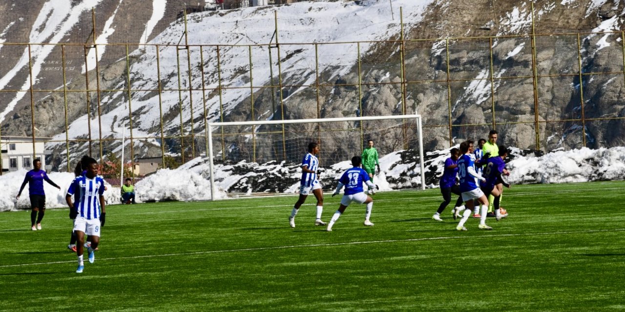 Hakkarigücü, Amed Sportif Faaliyetler’i 2-1 yendi