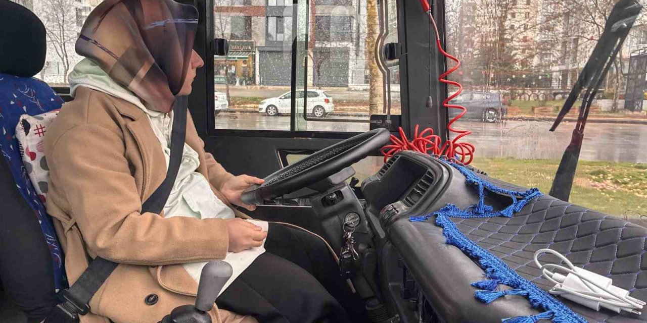 Diyarbakır’da 50 kadın, otobüs şoförü olmak için eğitim alıyor