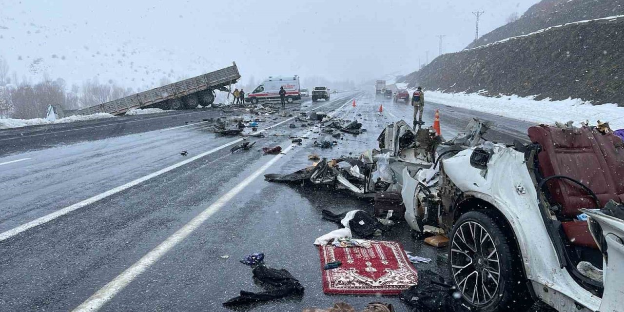 Tatvan-Van karayolunda feci kaza: 2 ölü, 5 yaralı