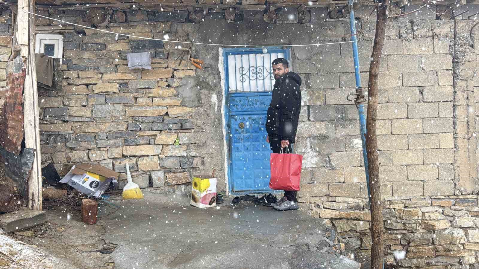 Duyarlı vatandaştan bayram öncesi ihtiyaç sahibi ailelere yardım paketi