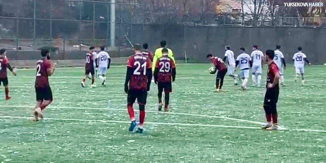 Şemdinli Belediyespor, Derecik Belediyespor’u 3-0 mağlup etti