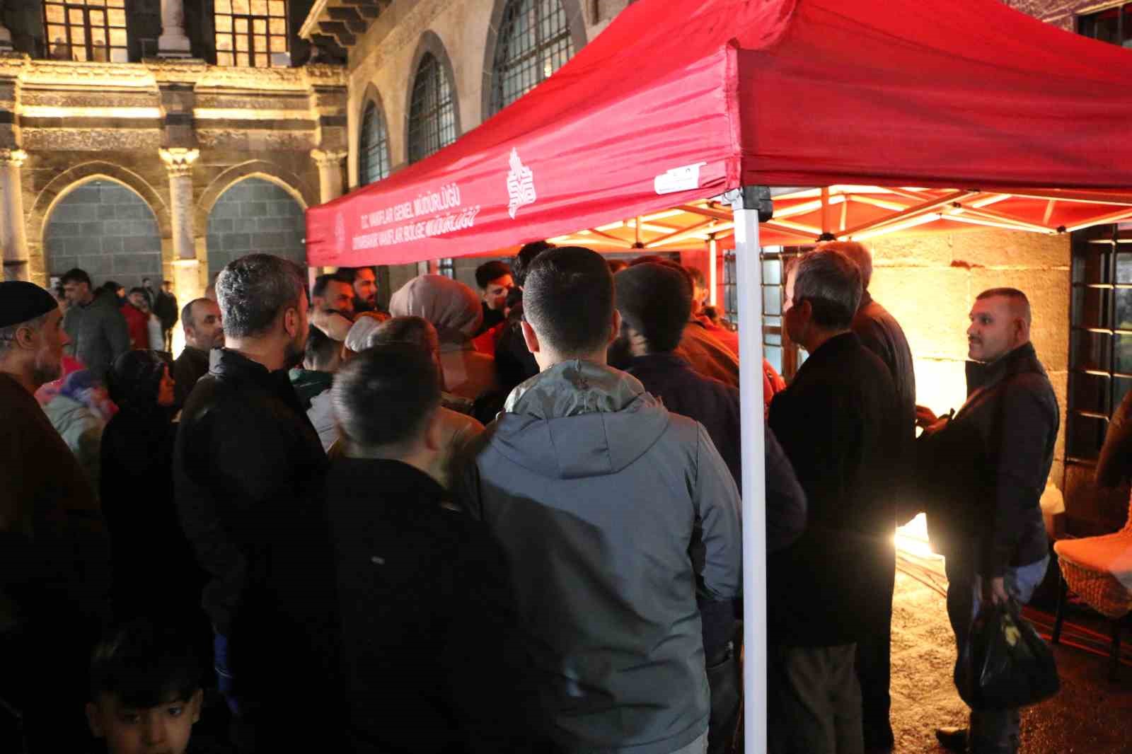 Diyarbakır Ulu Cami’de Kadir Gecesi idrak edildi