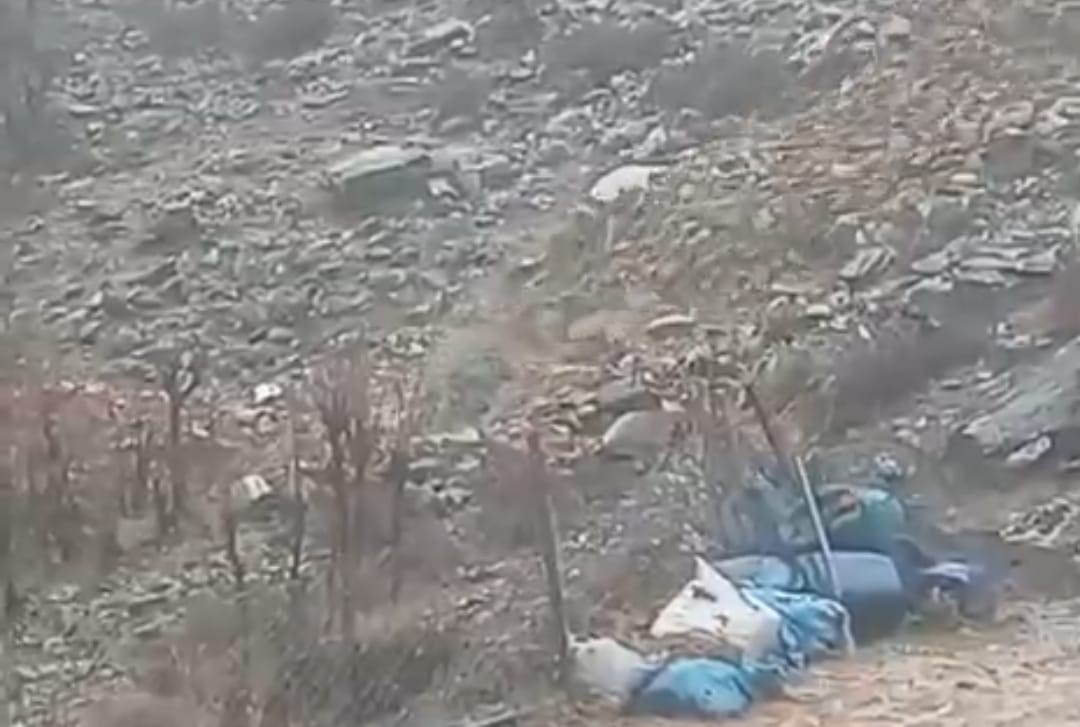 Bitlis’te heyelan köy yolunu kapattı