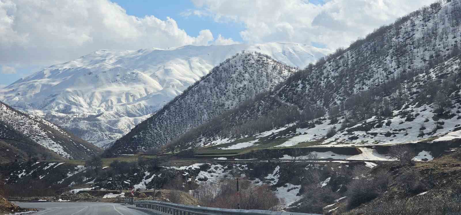 Tatvan ile Hizan arasındaki eşsiz manzaralar hayran bırakıyor