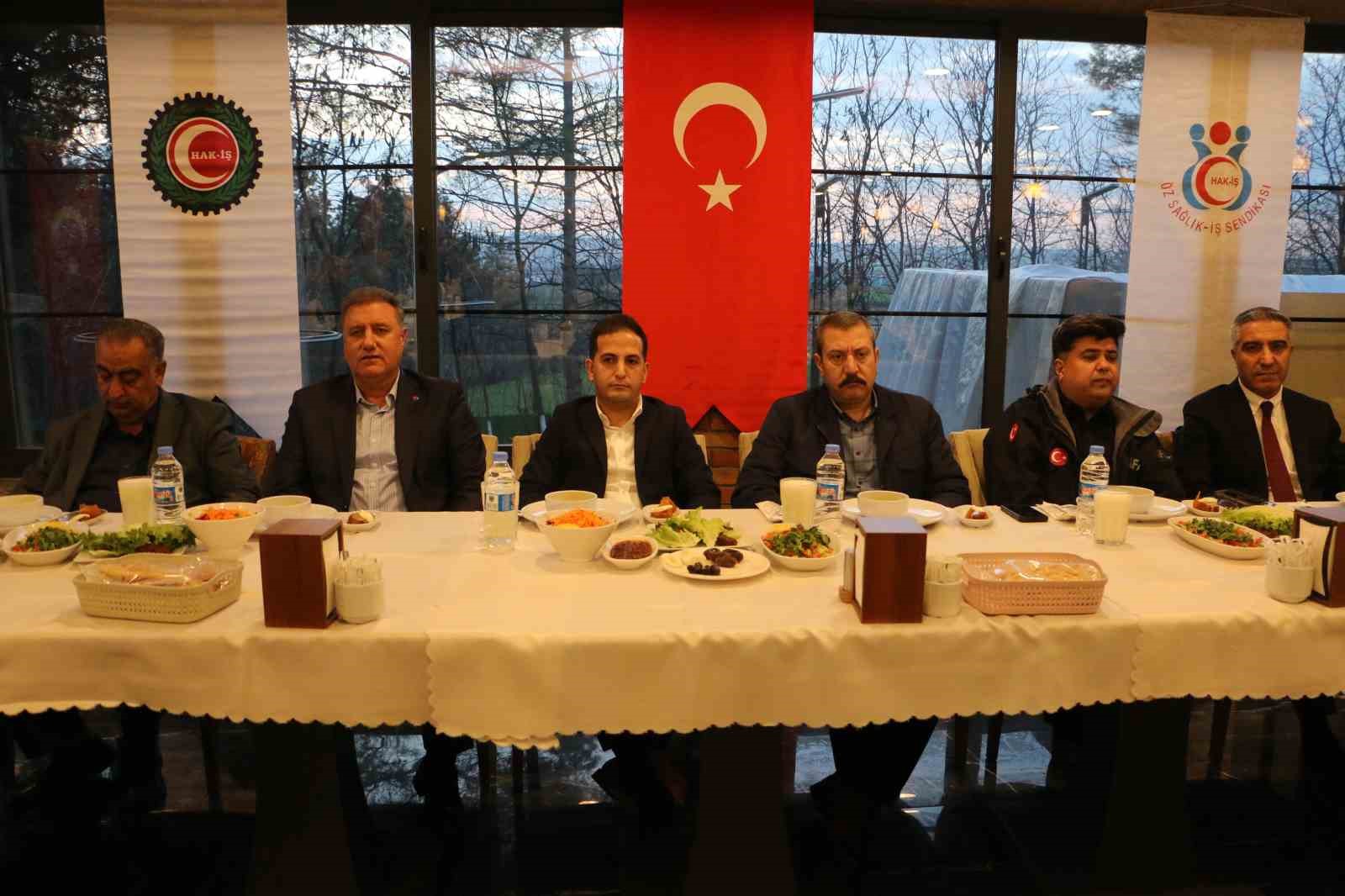 Hak-İş Diyarbakır İl Başkanlığı üyeleri iftarda bir araya geldi