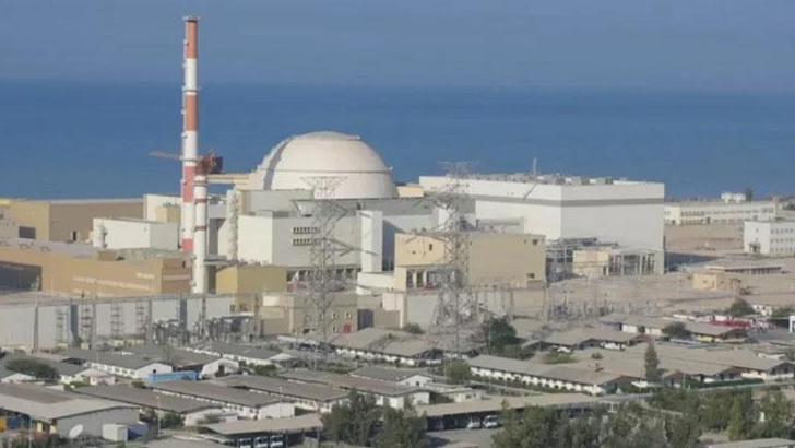İran'daki nükleer santrale füze isabet etti