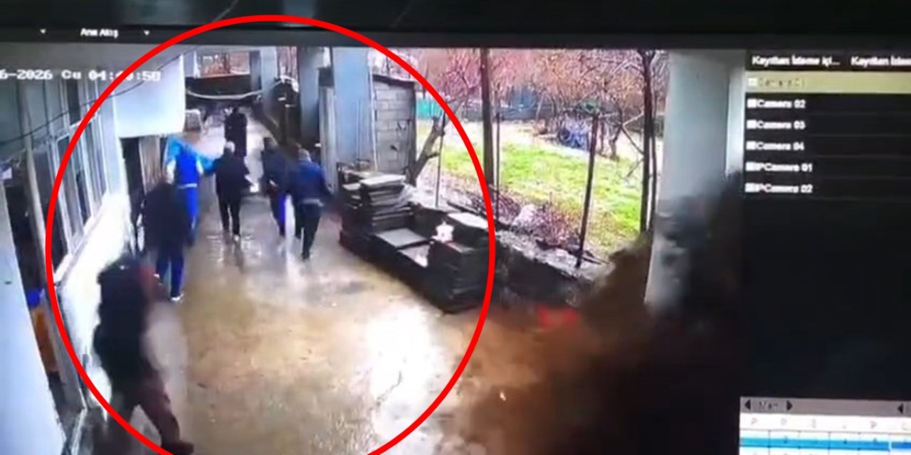 Muhtarlık ofisini su bastı; kaçış anı kamerada