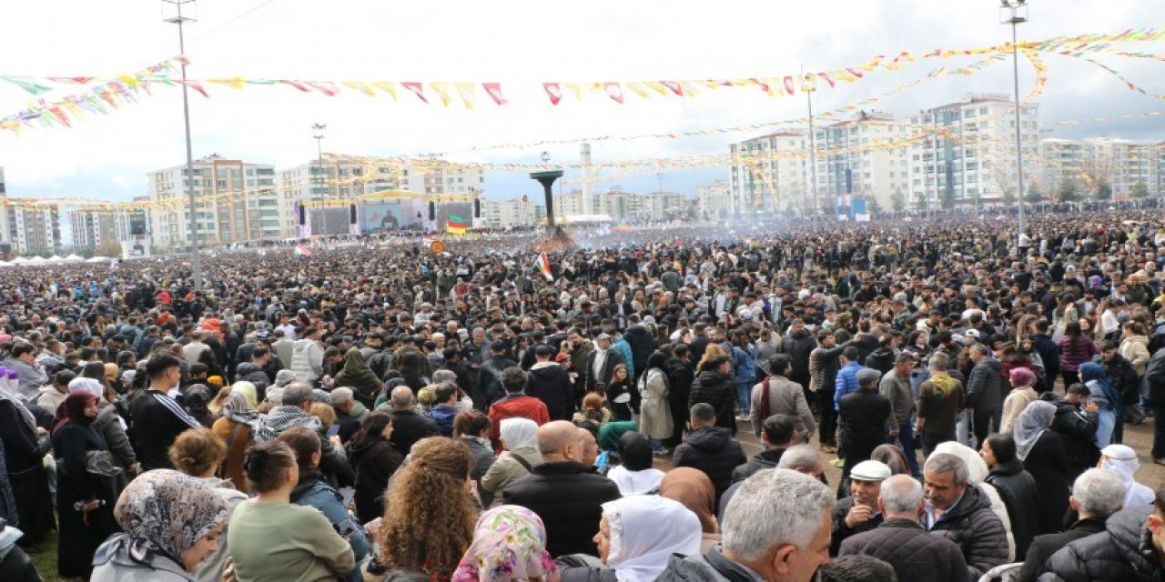 Diyarbakır’da 2026 Newroz’u geniş katılımla kutlandı