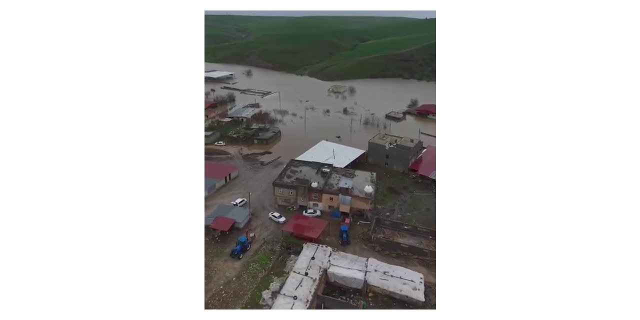Dereler taştı, mahalle sular altında kaldı