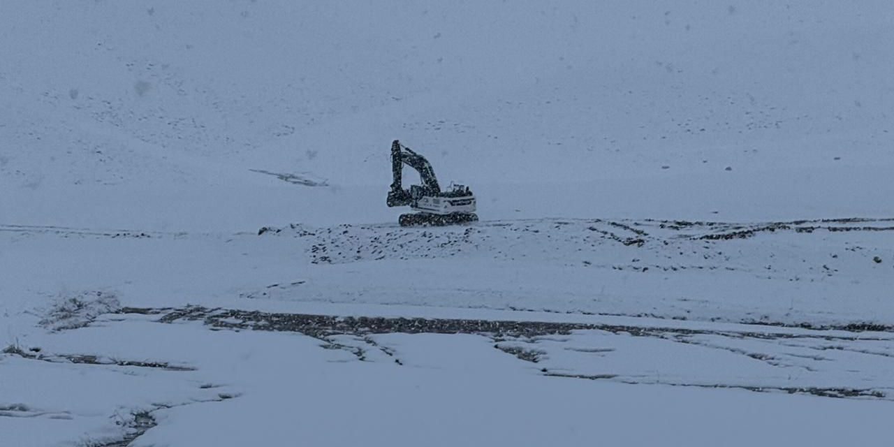 Belediye, Yüksekova’da su taşkınlarına karşı önlem alıyor