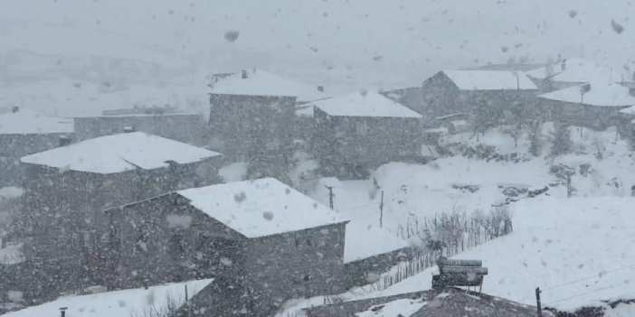Yüksekova'ya kış geri geldi
