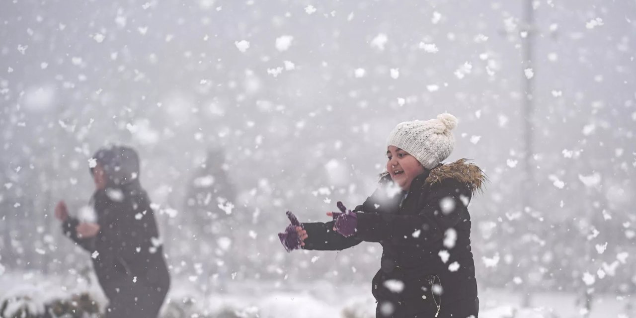 Hakkari ve Yüksekova'da eğitime 1 gün ara verildi