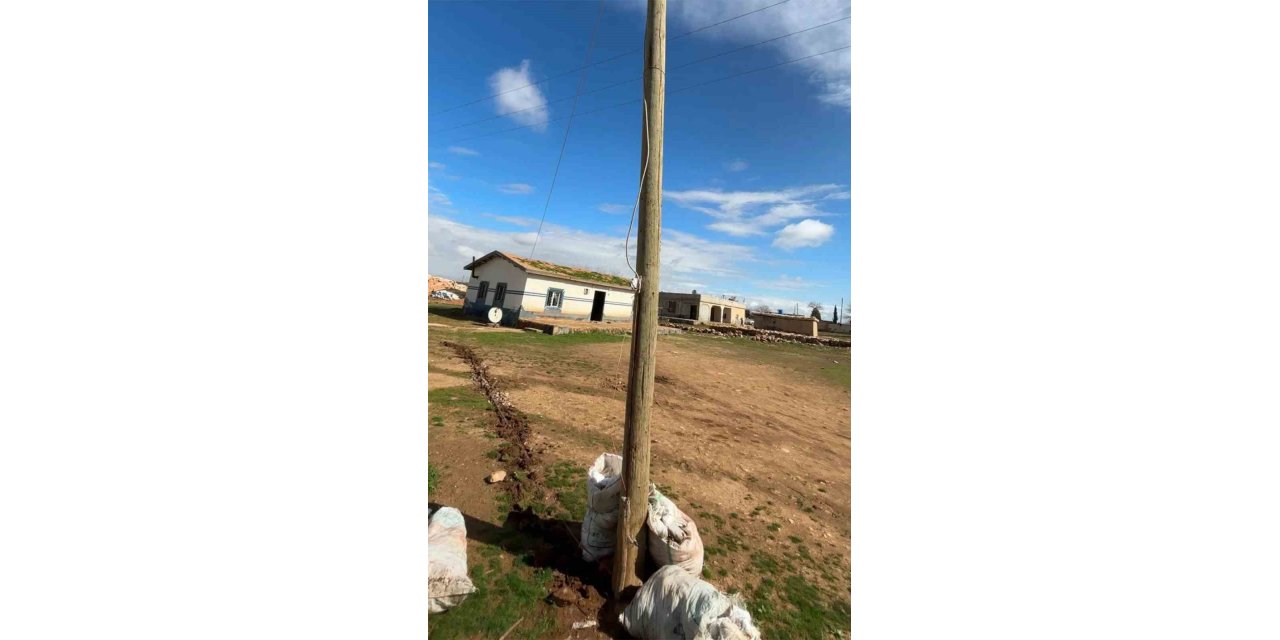 Şanlıurfa'da direği oyup kaçak hat çekmişler