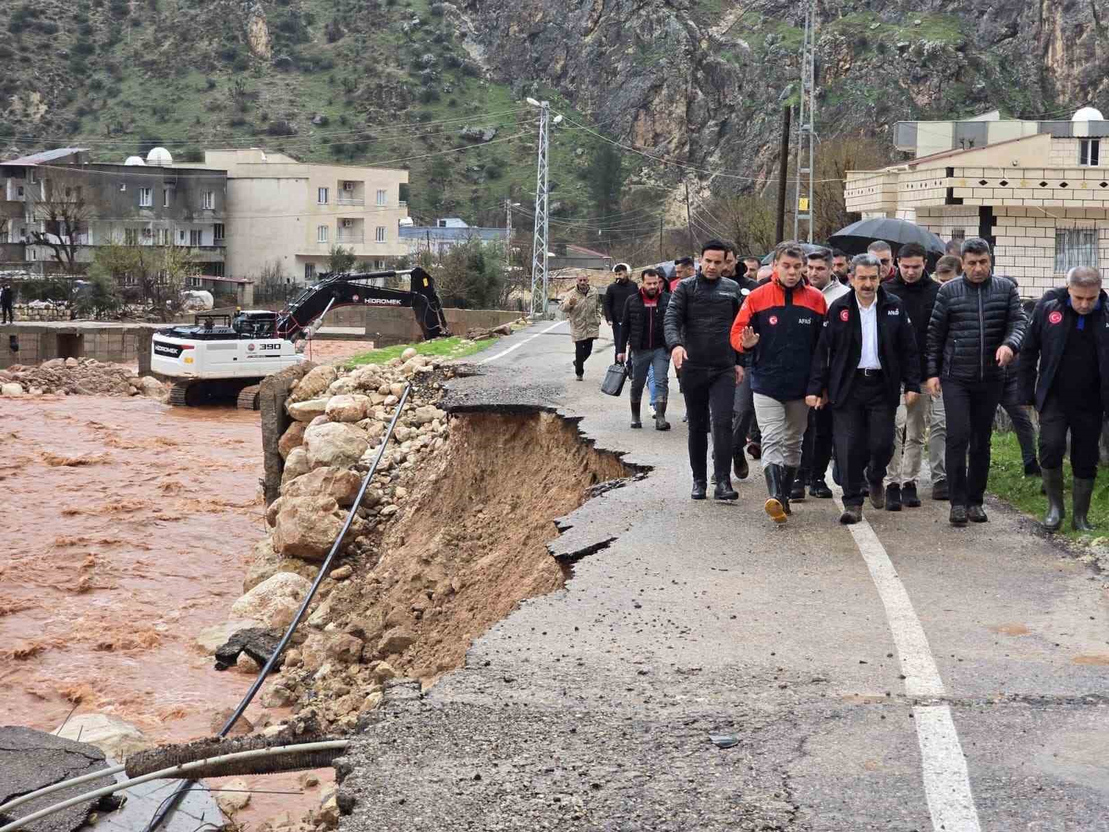 Vali Ekici Kasrik’te: "Devlet tüm imkanlarıyla sahada"