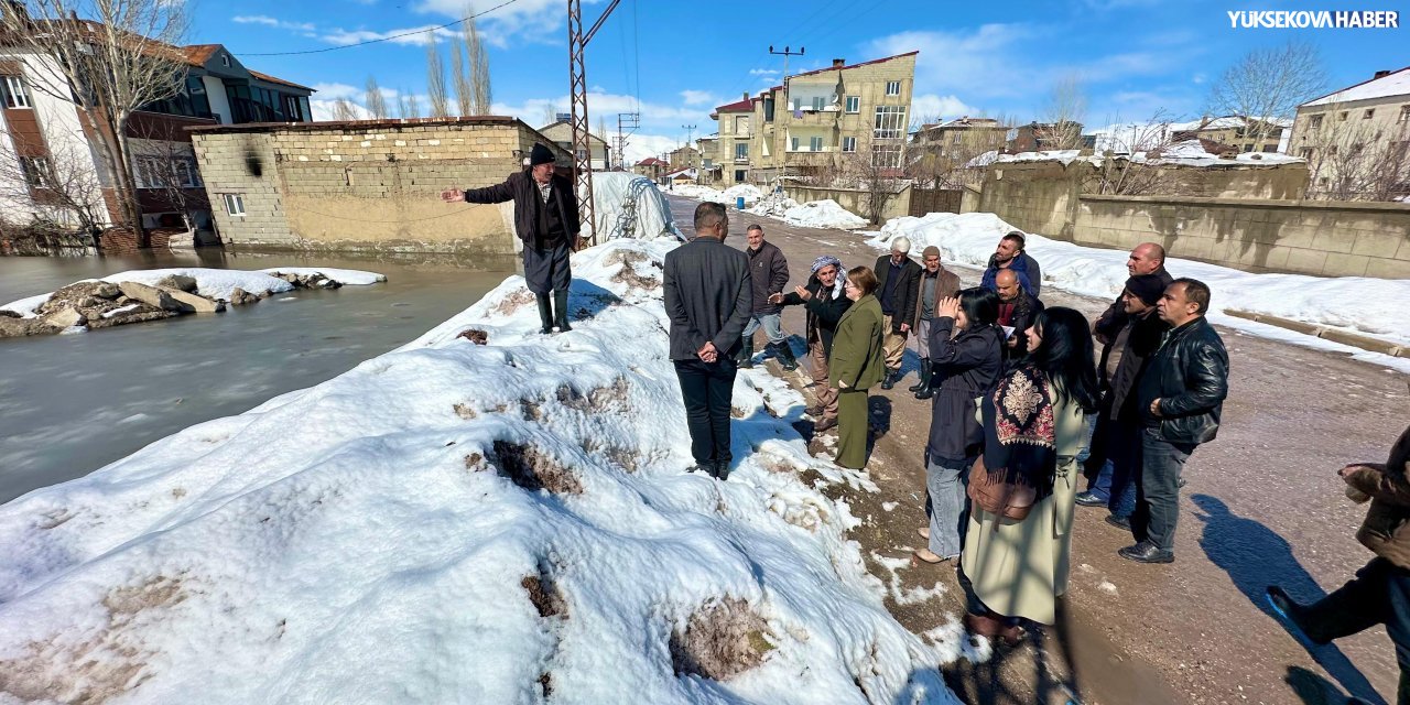 Yüksekova’da su taşkınları: Belediye eşbaşkanları sahada inceleme yaptı