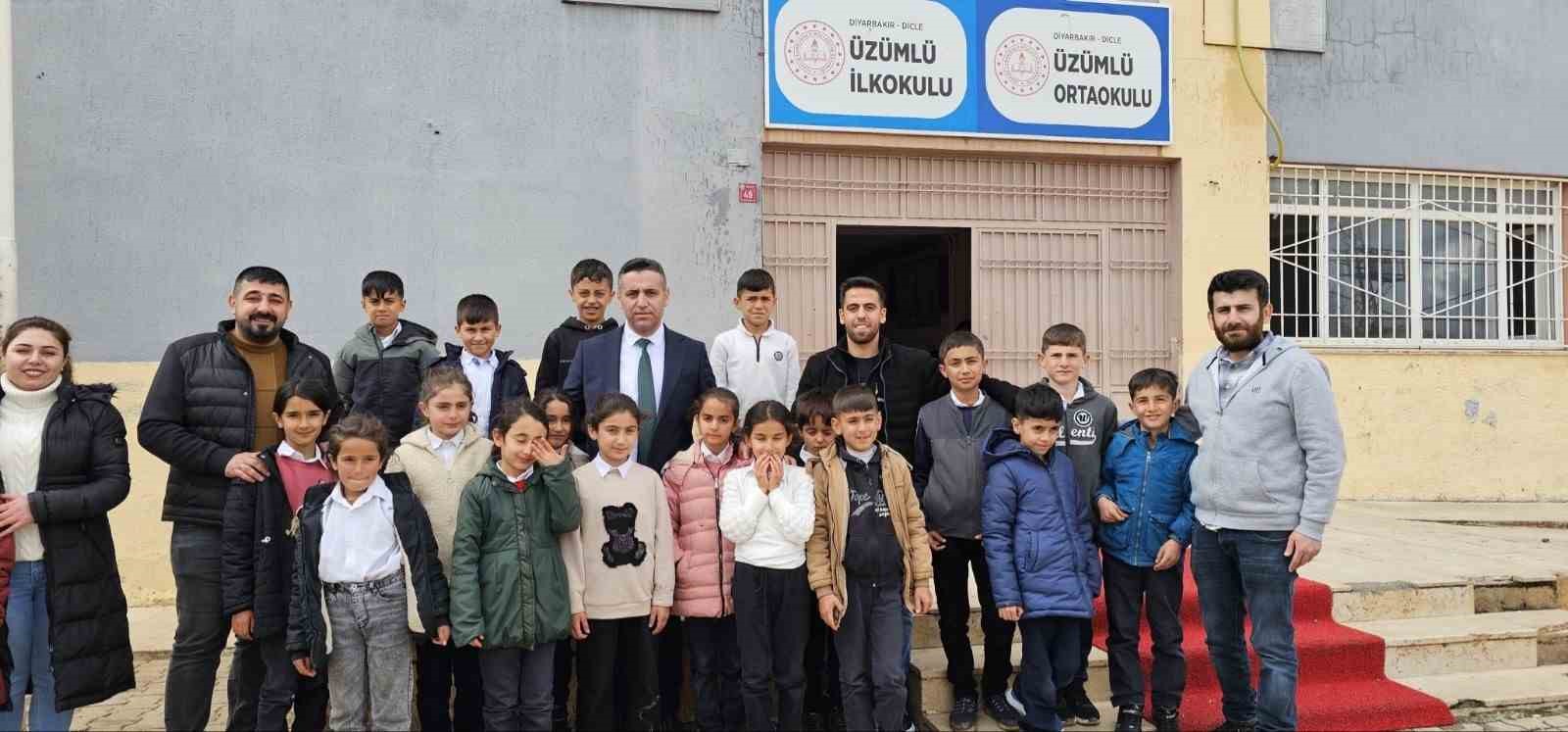 Dicle İlçe Milli Eğitim Müdürü Selçuk, öğrenci ve öğretmenlerle bir araya geldi