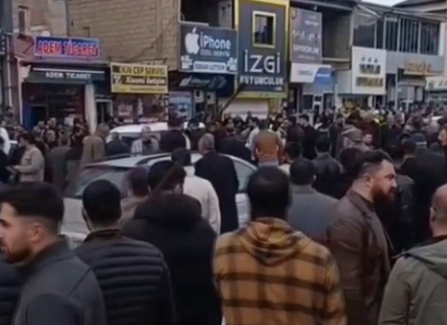 Erciş’te taşlı sopalı kavga: 3 yaralı