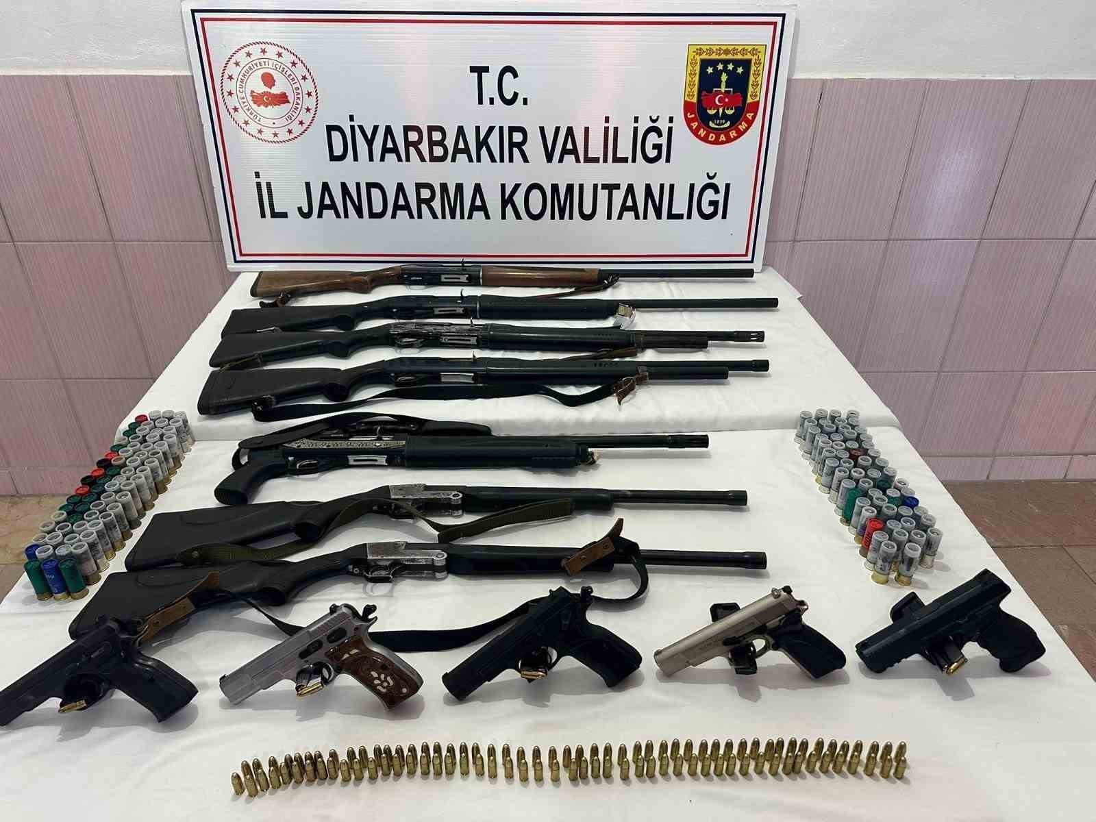 Diyarbakır'da jandarma ekiplerince silah kaçakçılarına darbe