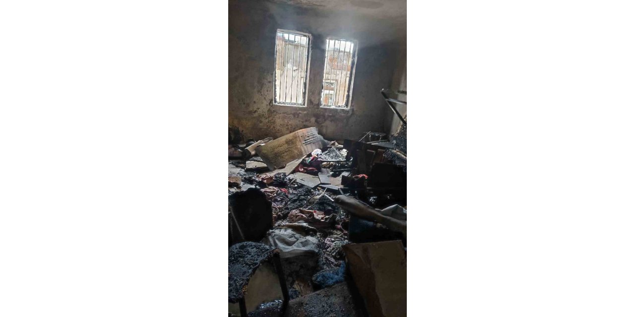 Diyarbakır'da yangın bir evi küle çevirdi